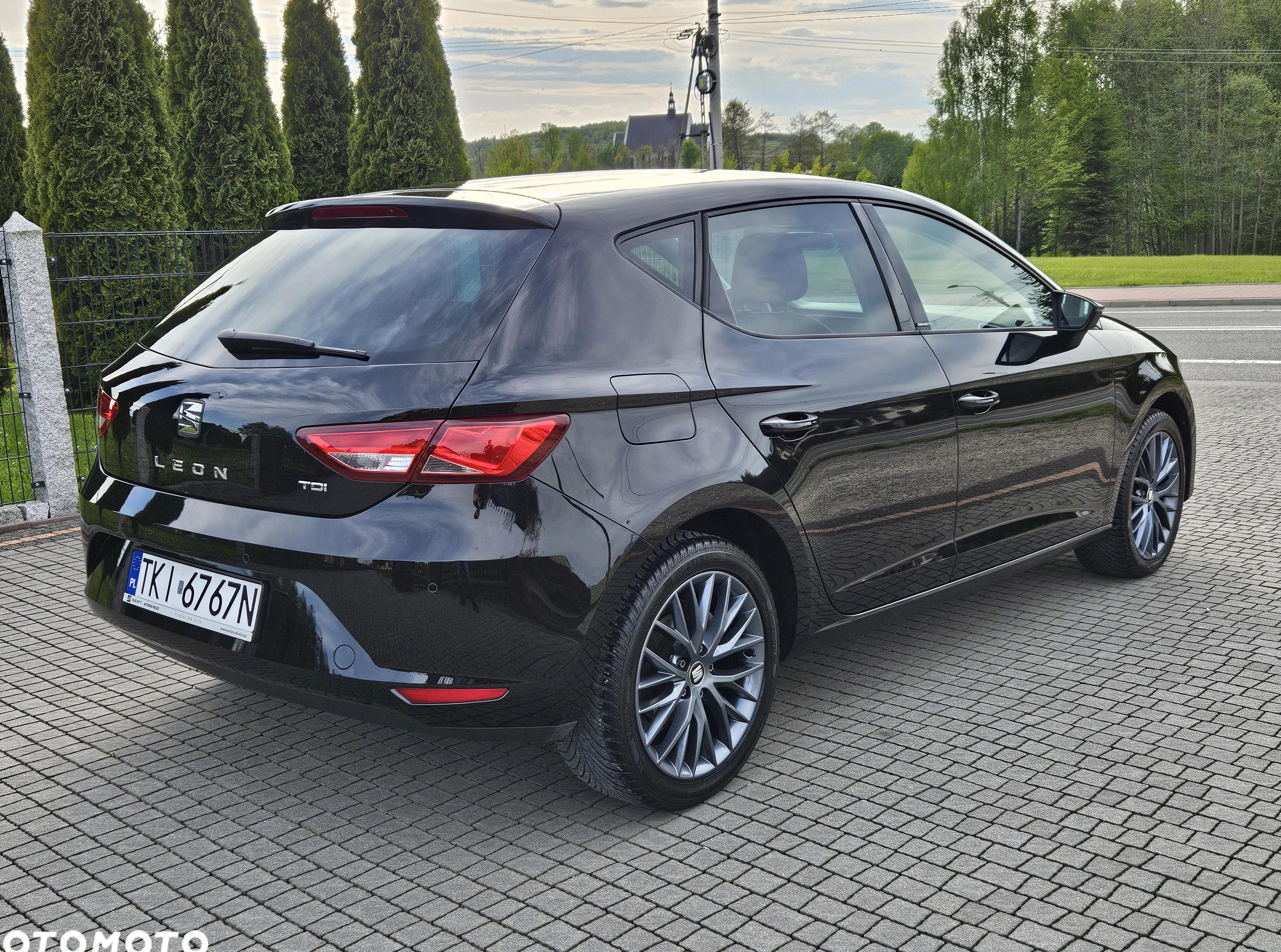 Seat Leon cena 52900 przebieg: 105200, rok produkcji 2016 z Kielce małe 211